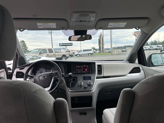 Used 2020 Toyota Sienna L image 13