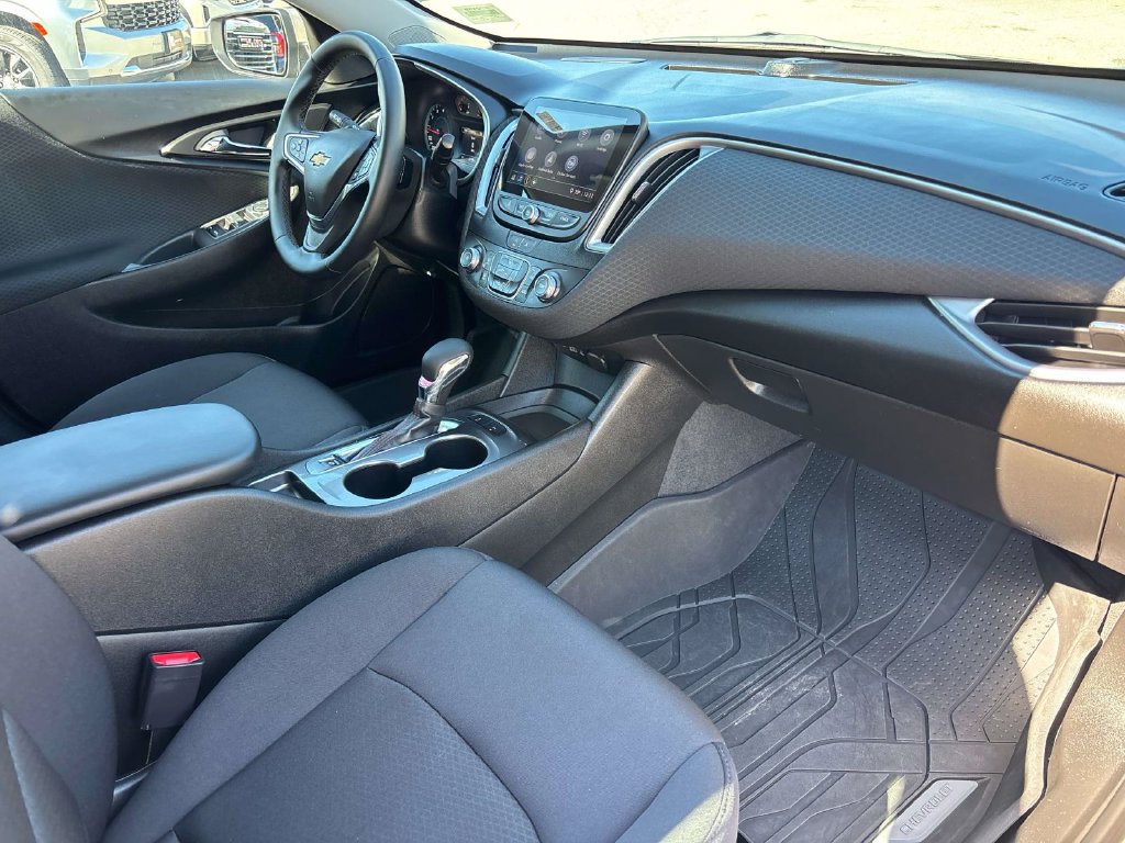 Used 2024 Chevrolet Malibu RS w/ LPO, Floor Liner Package FWD image 17