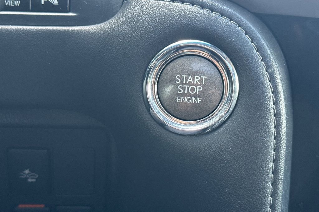 Used 2017 Lexus LX 570 4WD w/ Luxury Package image 25