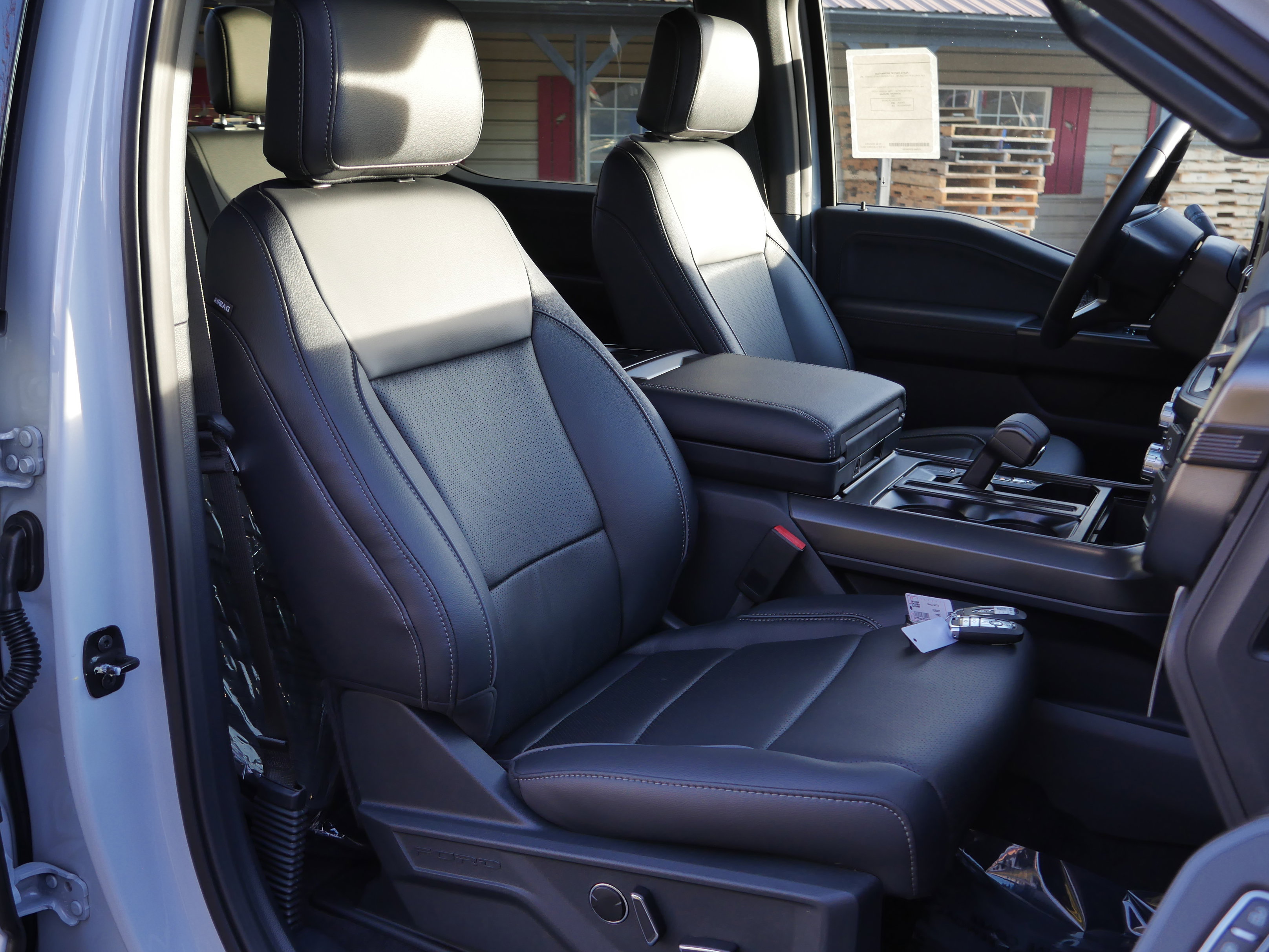 New 2025 Ford F150 Lariat w/ Equipment Group 502A High image 32