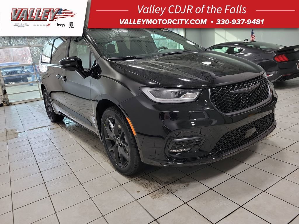 New 2026 Chrysler Pacifica Select w/ S Appearance Package AWD/4WD image 1