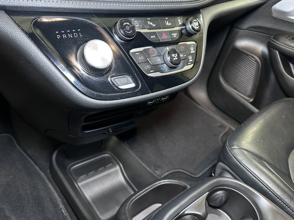 Certified 2022 Chrysler Pacifica Touring-L w/ S Appearance Package image 45