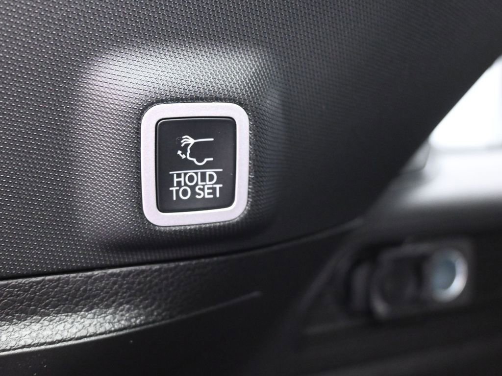 New 2025 Jeep Grand Cherokee Altitude image 16