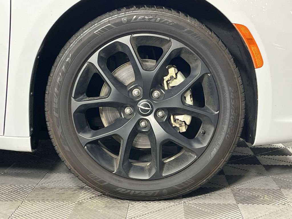 Used 2025 Chrysler Pacifica Limited FWD image 10