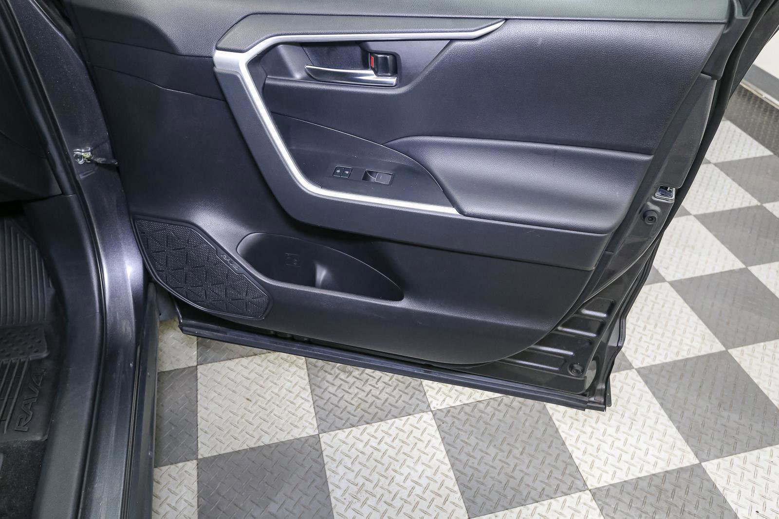 Used 2022 Toyota RAV4 XLE w/ XLE Grade Weather Package AWD/4WD image 20