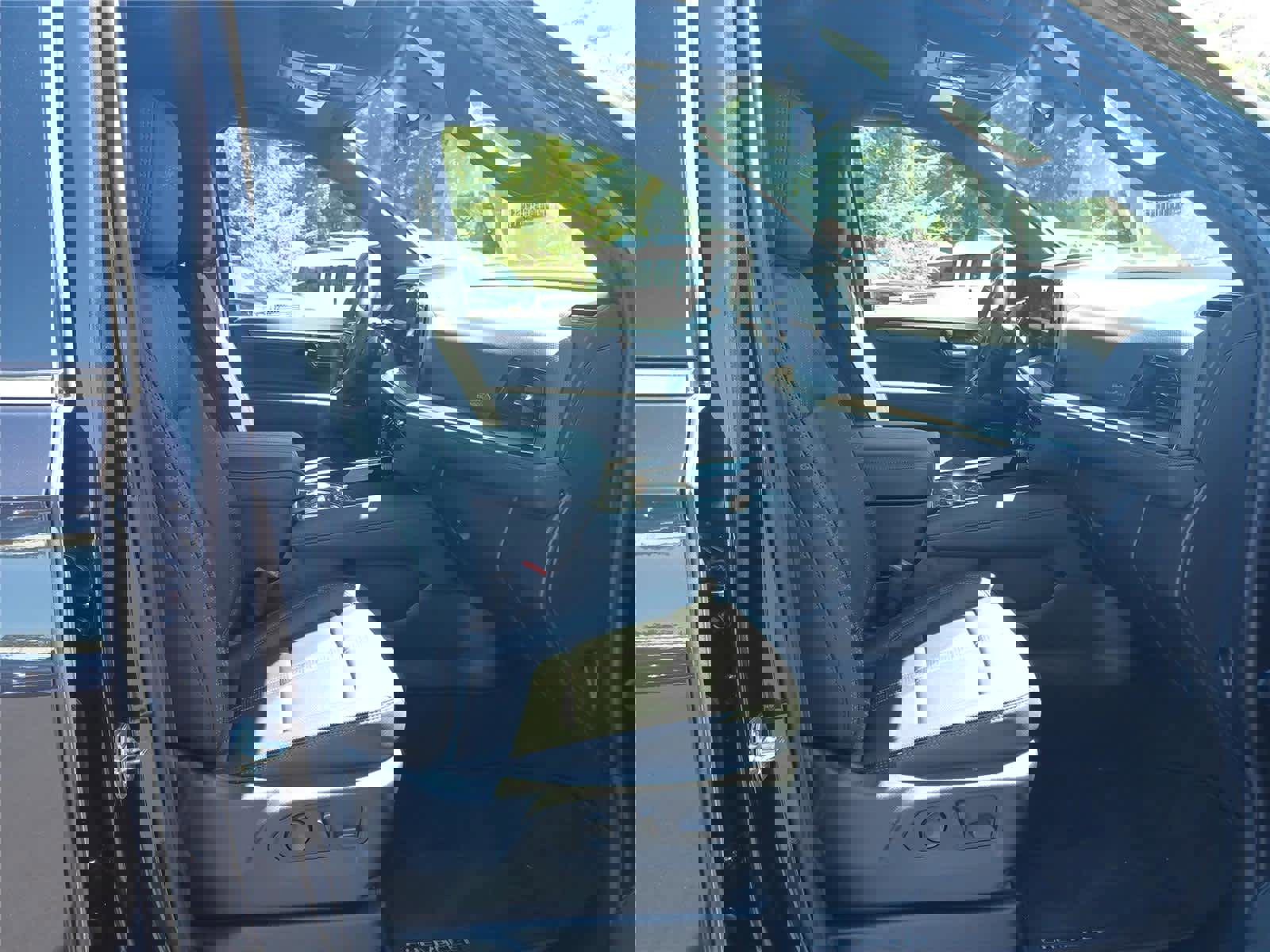 Used 2025 Chevrolet Tahoe High Country image 26