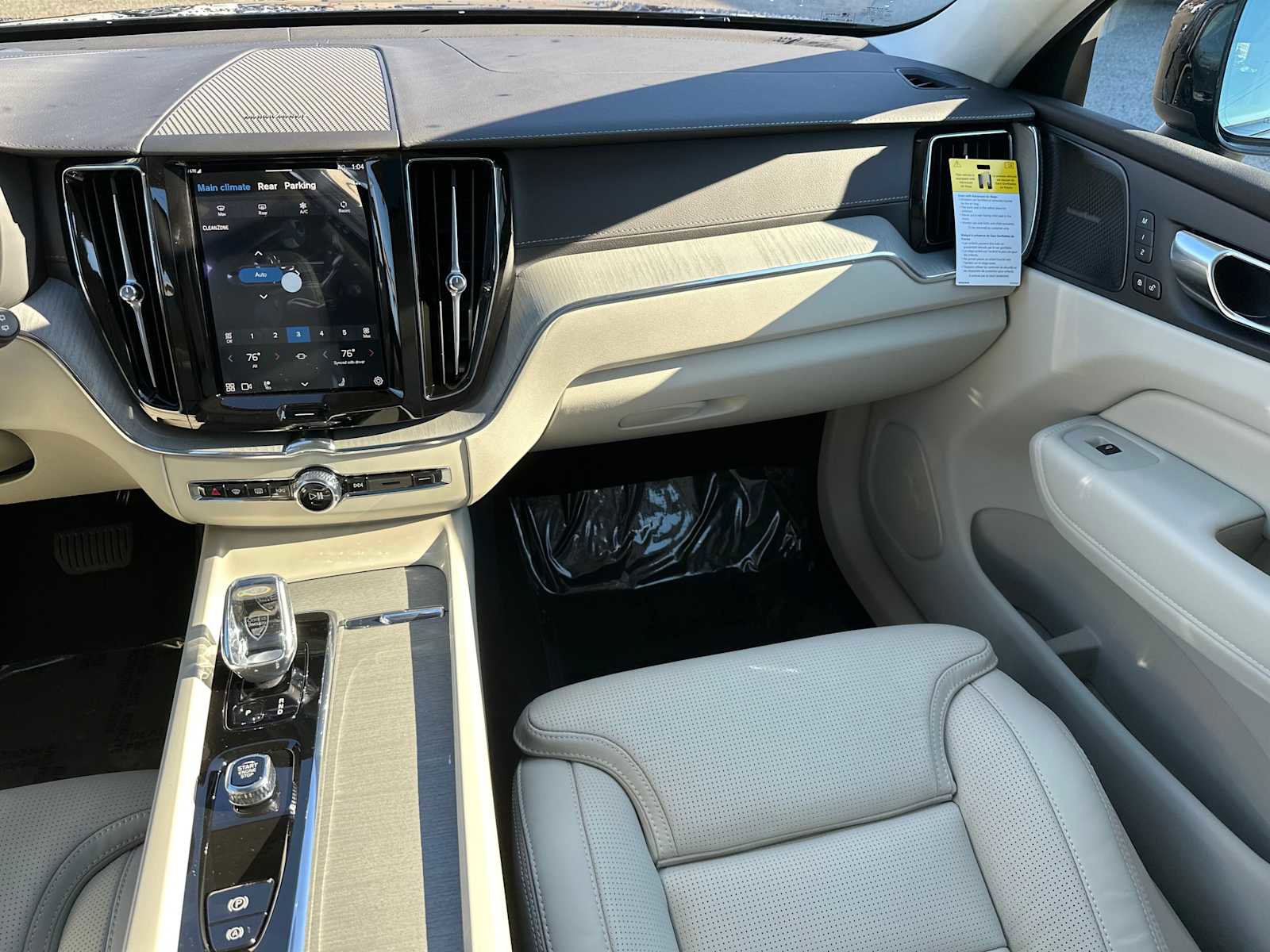 Used 2025 Volvo XC60 B5 Ultra w/ Protection Package Premier image 18