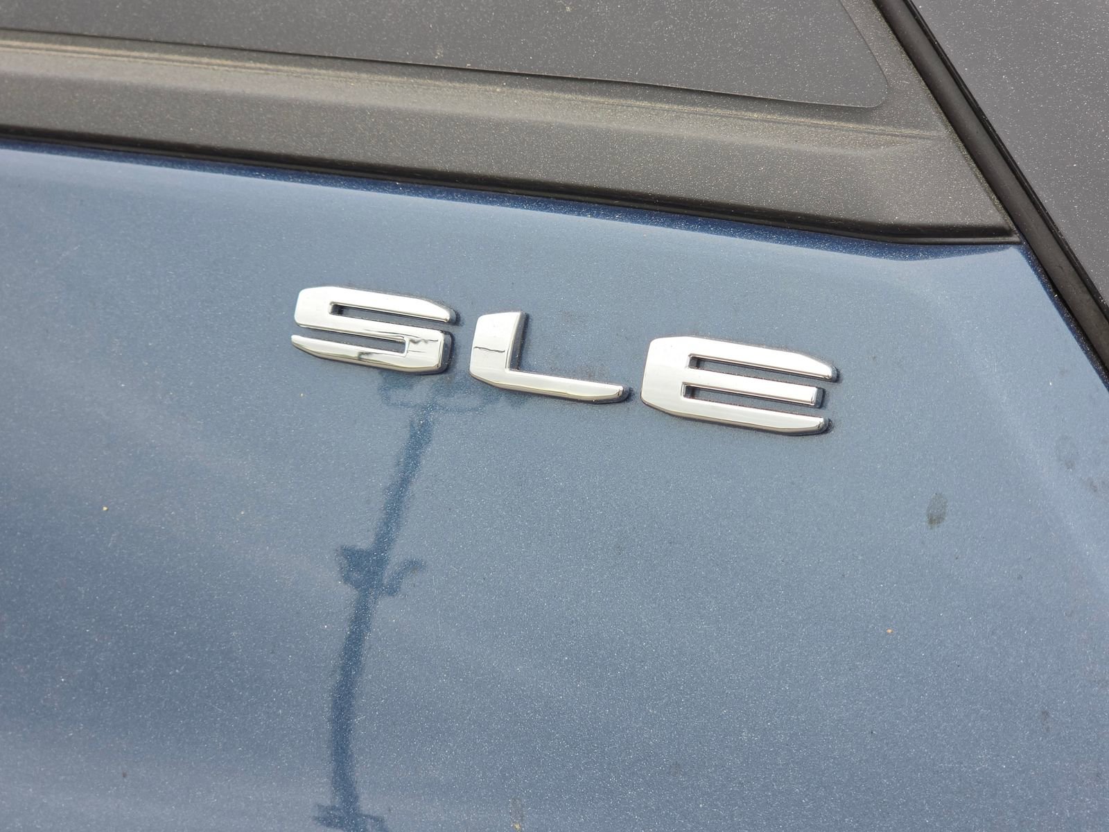 Used 2024 GMC Terrain SLE w/ Driver Convenience Package image 6