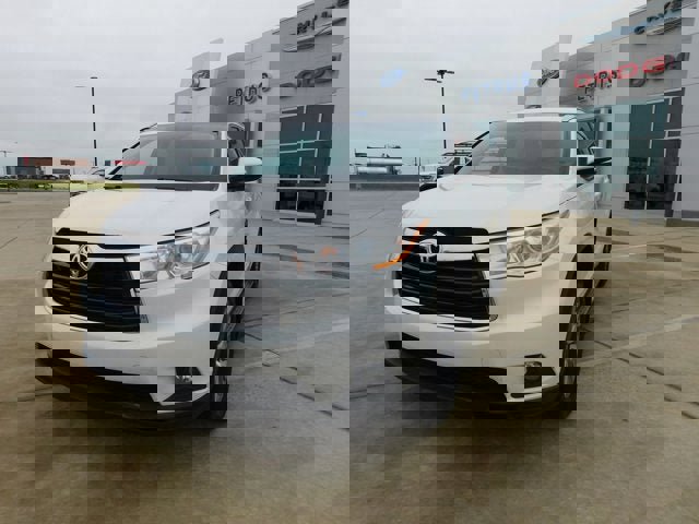 Used 2014 Toyota Highlander XLE image 2