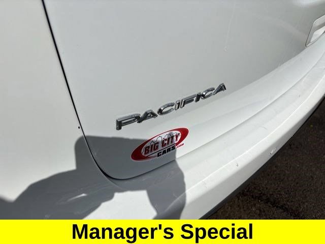 Used 2023 Chrysler Pacifica Touring FWD image 42