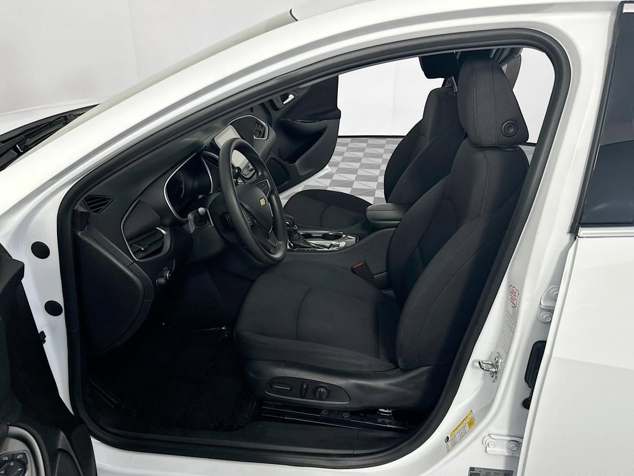 Used 2023 Chevrolet Malibu LT image 24