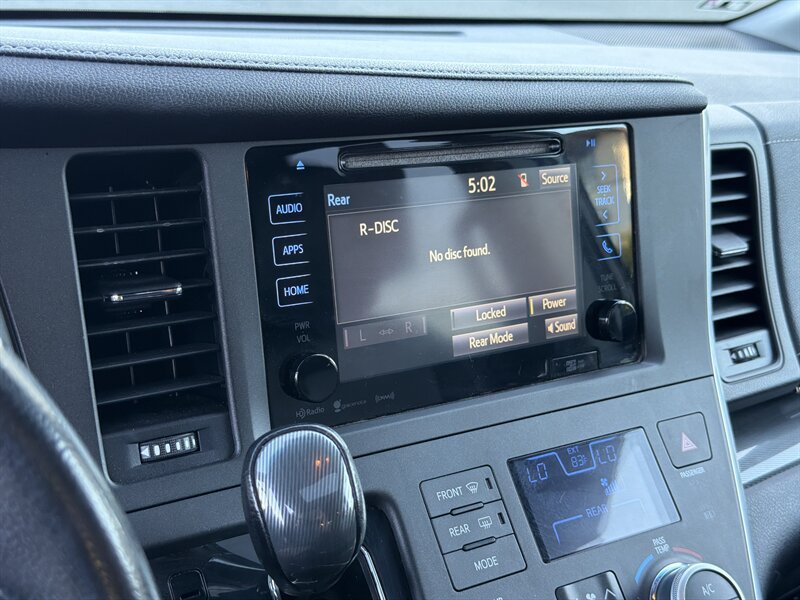 Used 2016 Toyota Sienna SE Premium FWD image 30