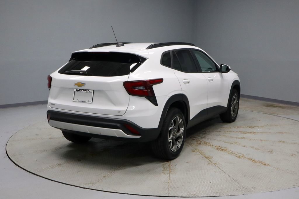 Used 2024 Chevrolet Trax LT FWD image 10