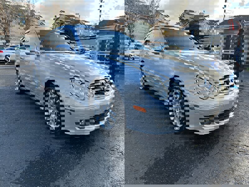 Used 2009 Mercedes-Benz CLK 350 Coupe image 3