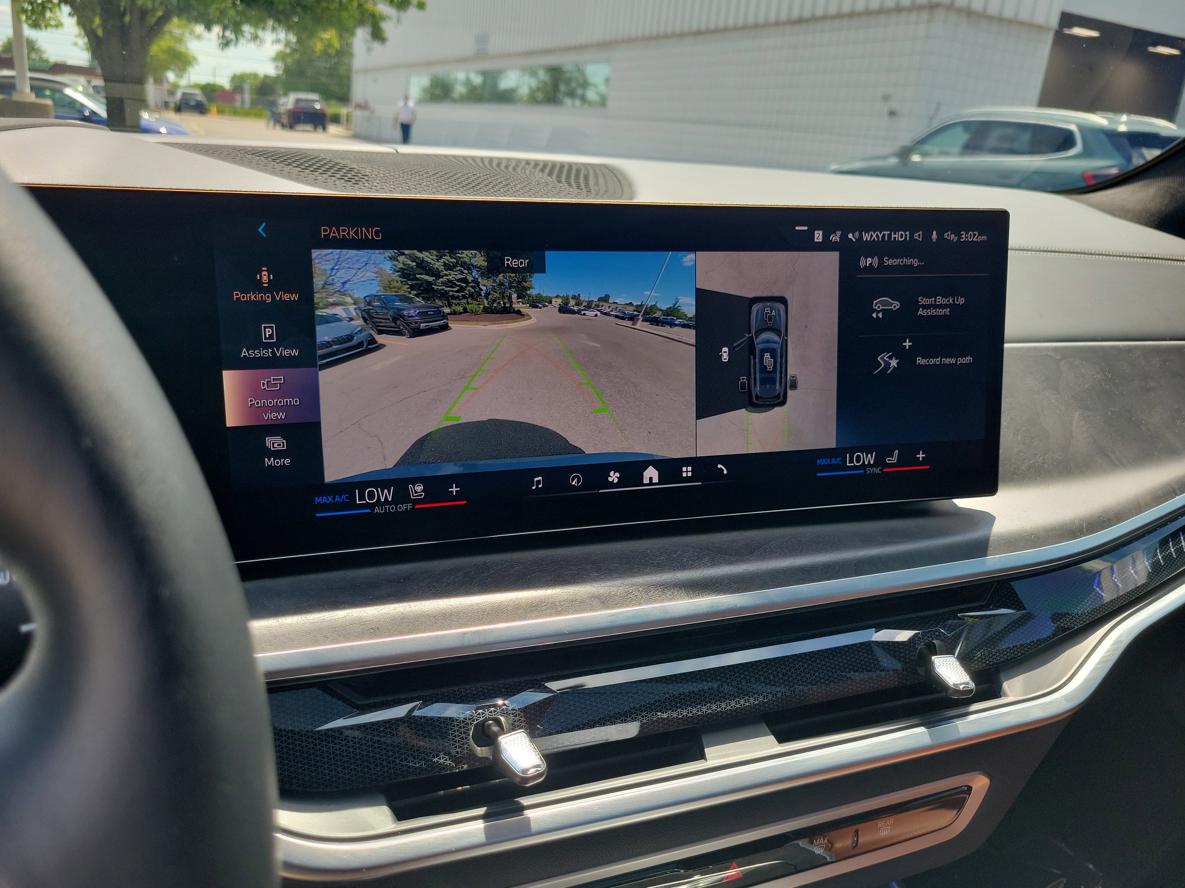 Used 2024 BMW X7 xDrive40i w/ Executive Package AWD/4WD image 19