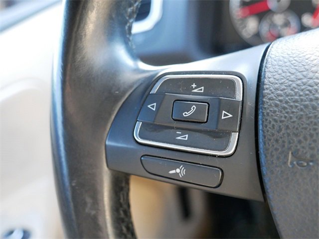 Used 2014 Volkswagen Eos Executive image 25