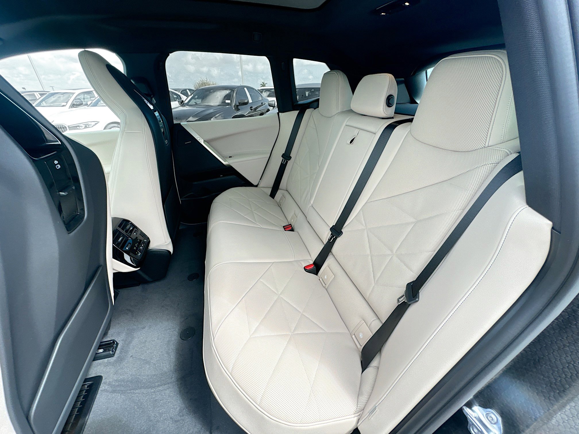 New 2025 BMW iX xDrive50 image 24