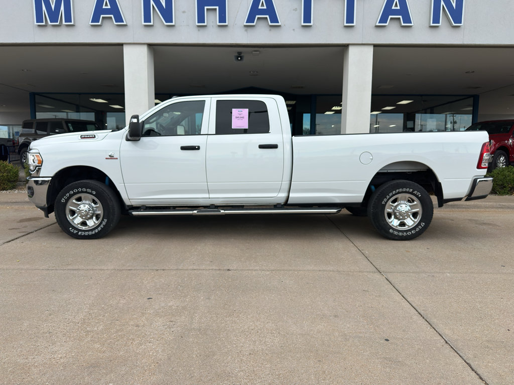 Used 2024 RAM 2500 Tradesman w/ Chrome Appearance Group AWD/4WD image 4