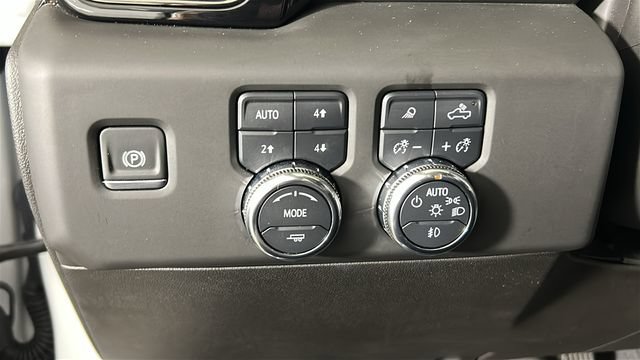 Used 2025 GMC Sierra 1500 AT4 w/ AT4 Premium Package AWD/4WD image 19
