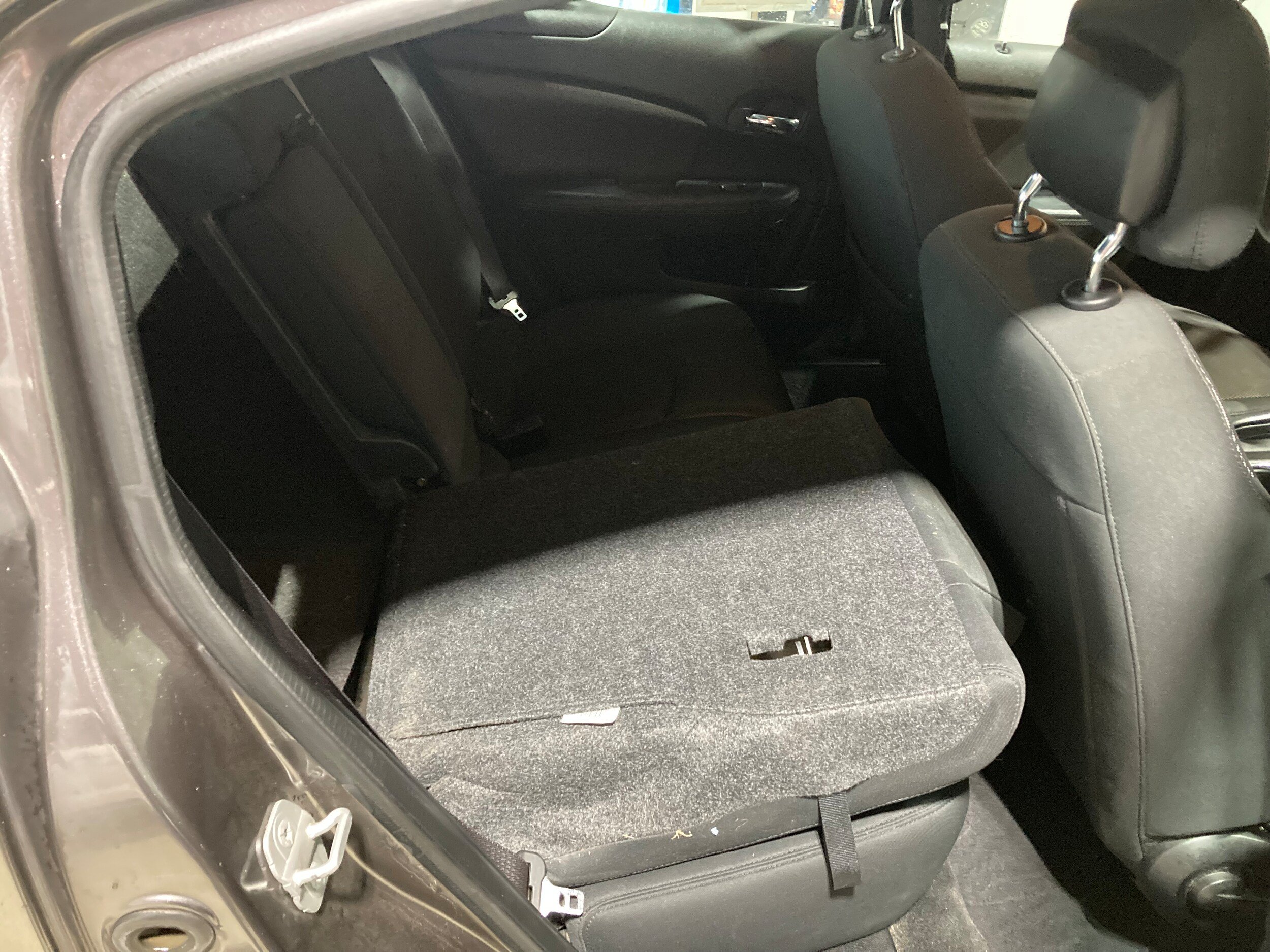 Used 2014 Dodge Avenger SE FWD image 12