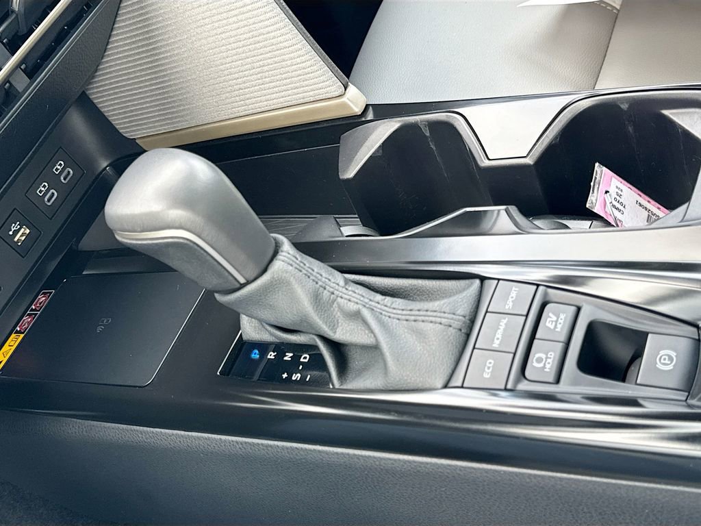 Used 2025 Toyota Camry SE image 21