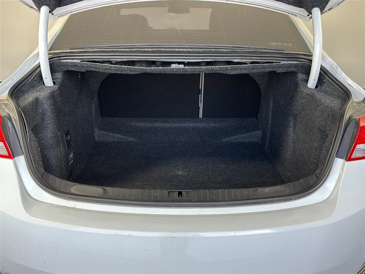 Used 2019 Chevrolet Impala LT FWD image 28