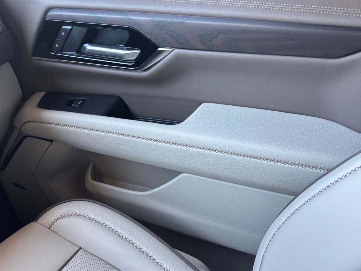 Used 2026 GMC Yukon XL Denali w/ Denali Reserve Package image 30