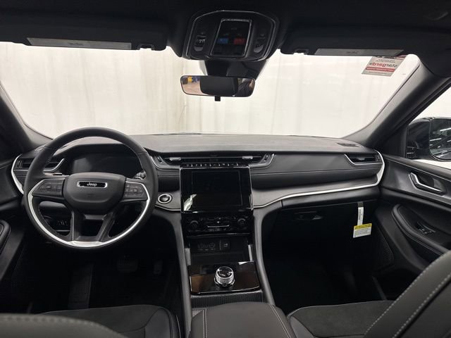New 2025 Jeep Grand Cherokee Altitude image 7