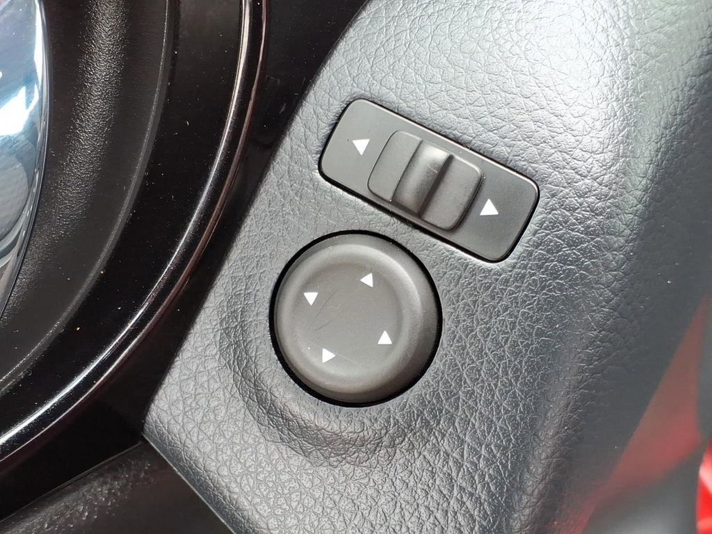 Used 2021 Nissan Rogue Sport SV AWD/4WD image 16