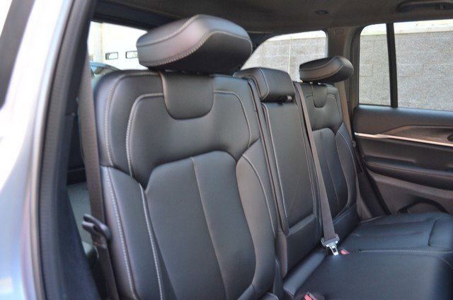 New 2025 Jeep Grand Cherokee Limited w/ Black Appearance Package image 33