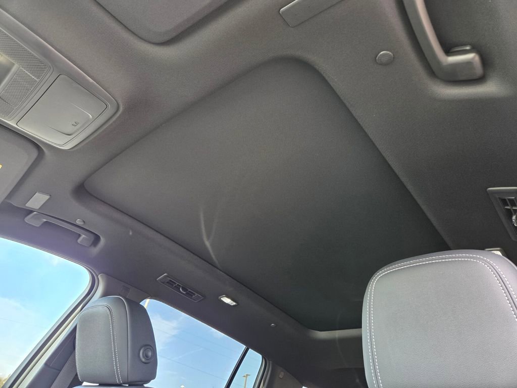New 2026 Chevrolet Traverse LT w/ Sun and Wheel Package FWD image 7