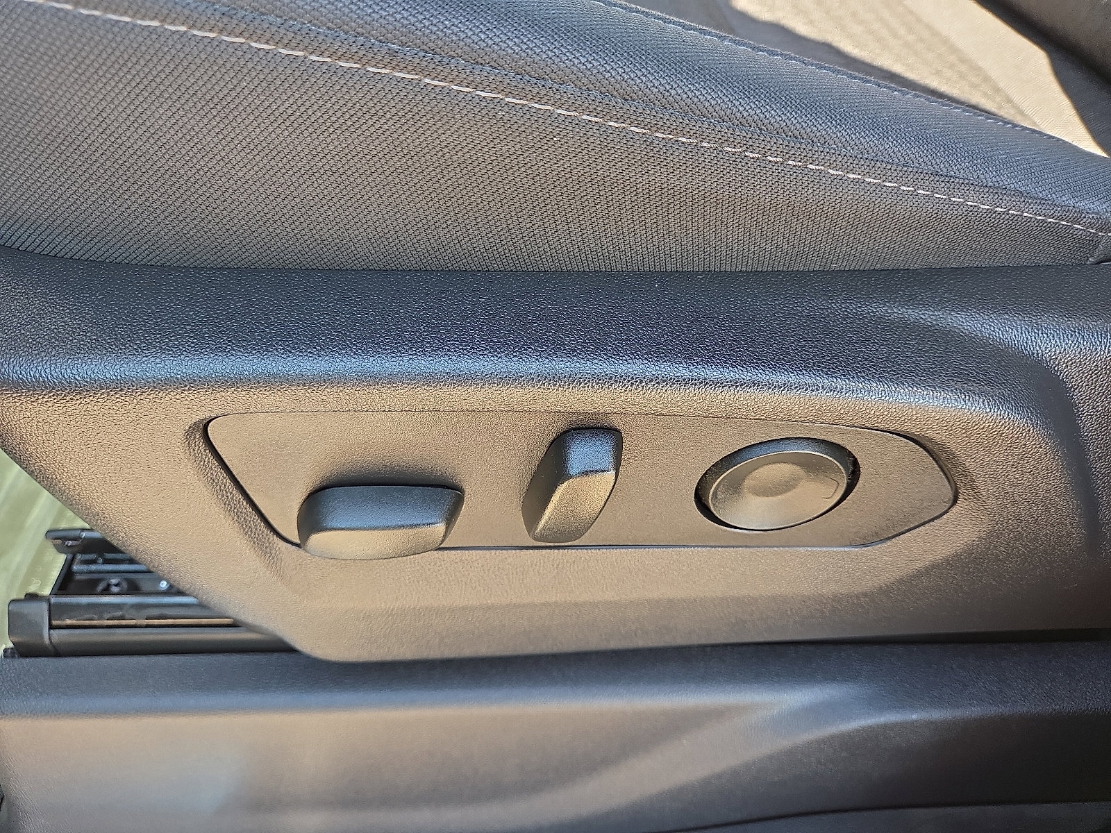 Used 2025 Chevrolet Silverado 1500 LT image 11