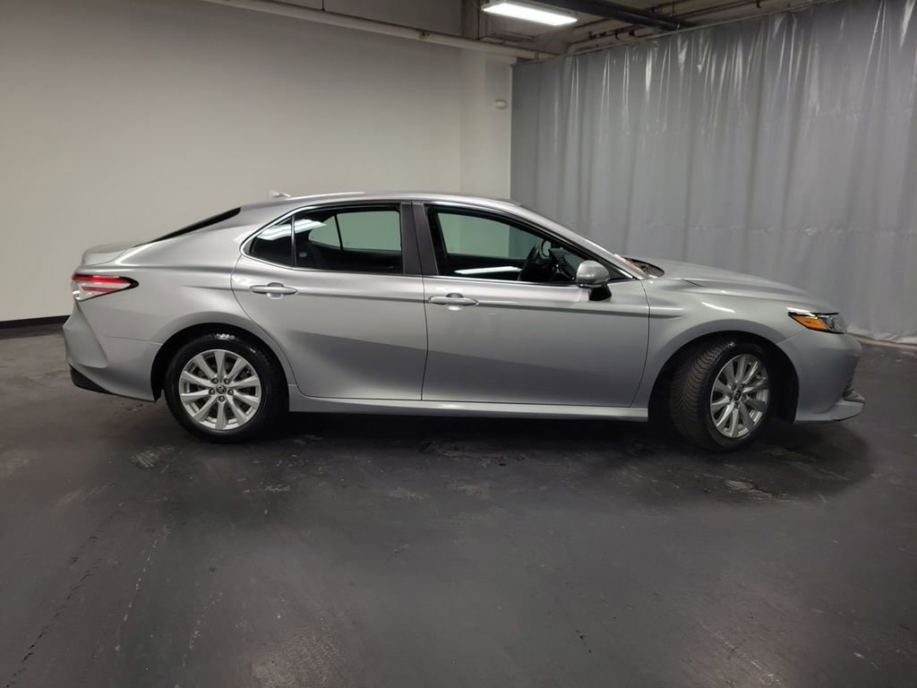 Used 2020 Toyota Camry LE image 9