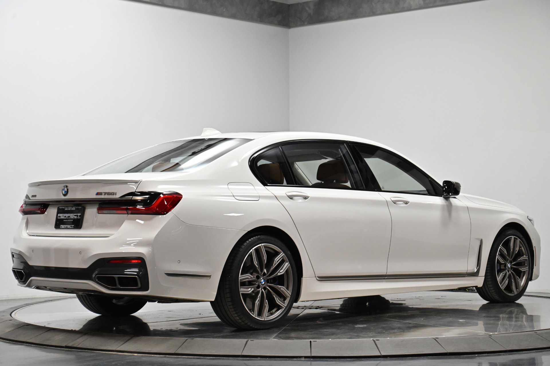 Used 2022 BMW M760i xDrive w/ Luxury Rear Seating Package image 13