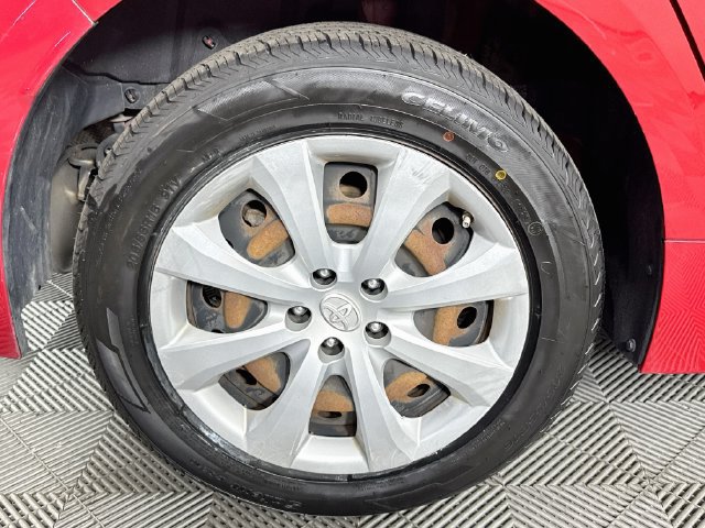 Used 2020 Toyota Corolla LE FWD image 29