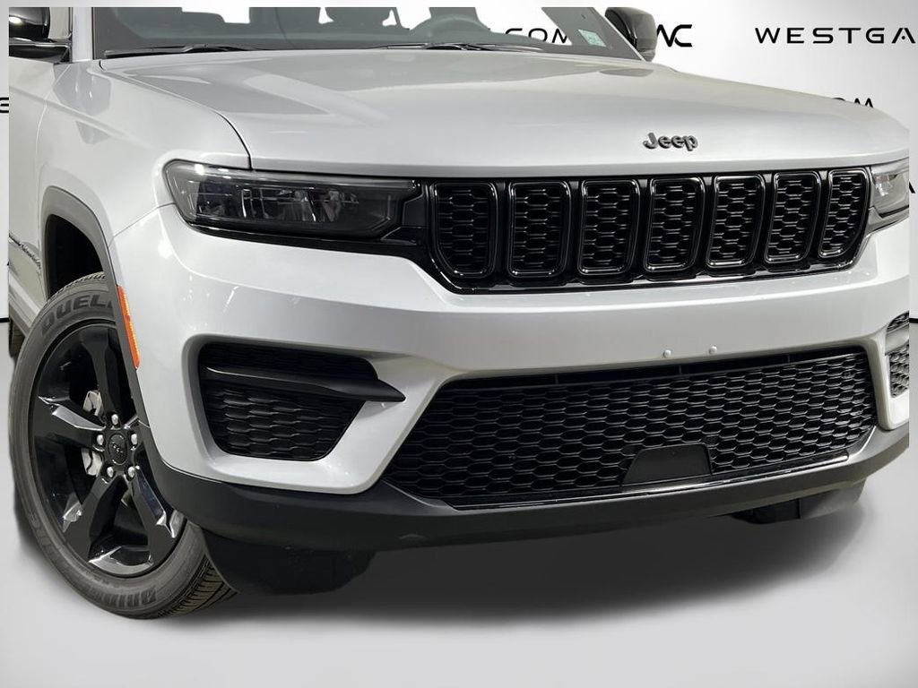 Used 2023 Jeep Grand Cherokee Altitude image 45