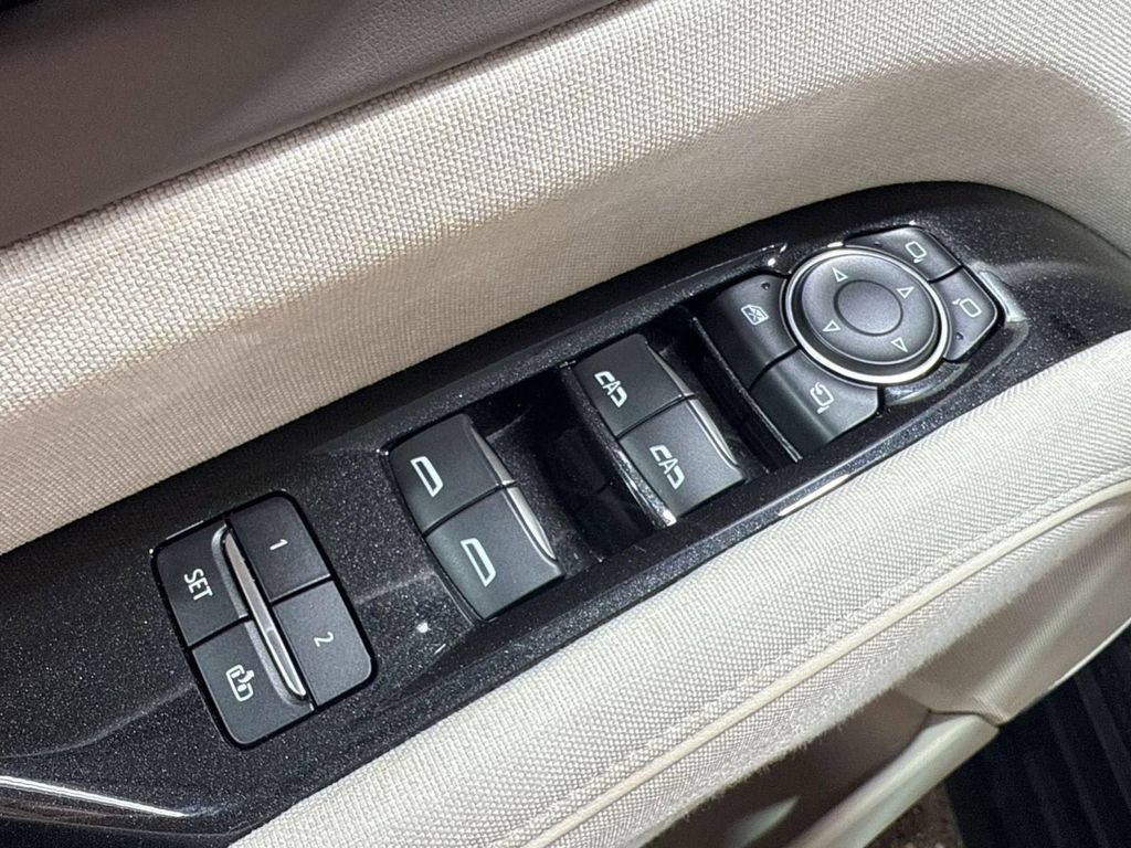 Used 2023 Cadillac Escalade Premium Luxury Platinum AWD/4WD image 16