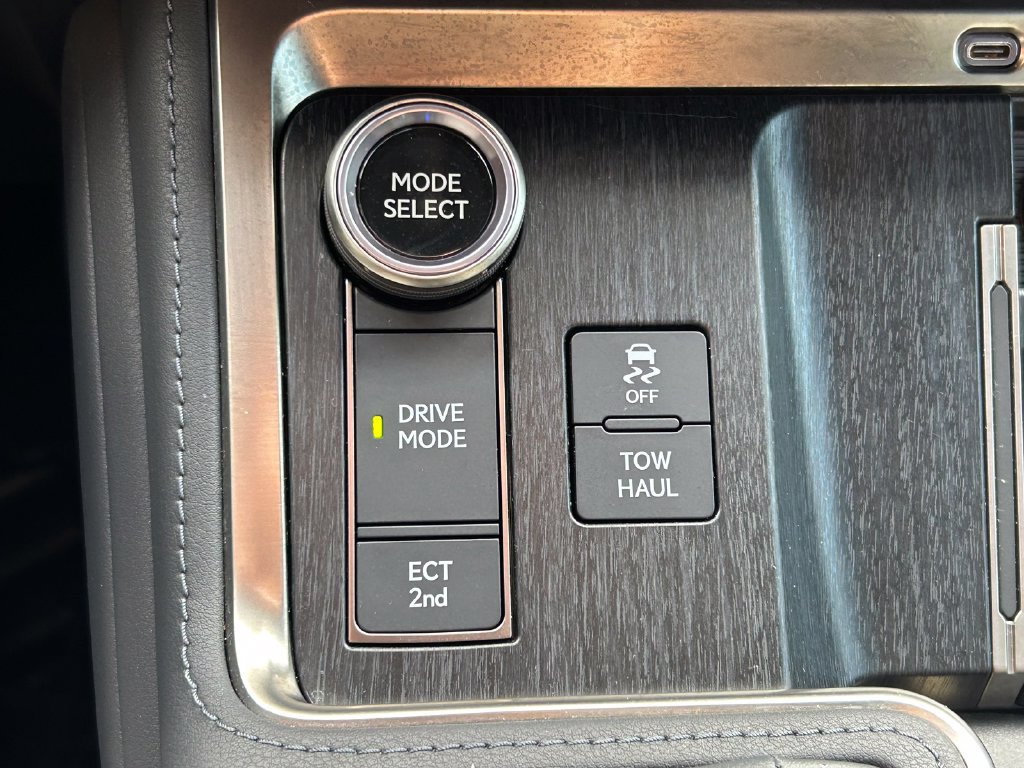 Used 2024 Lexus GX 550 w/ Accessory Package (2T) AWD/4WD image 39