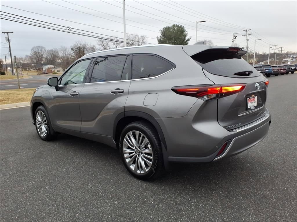 Used 2026 Toyota Highlander Platinum image 12