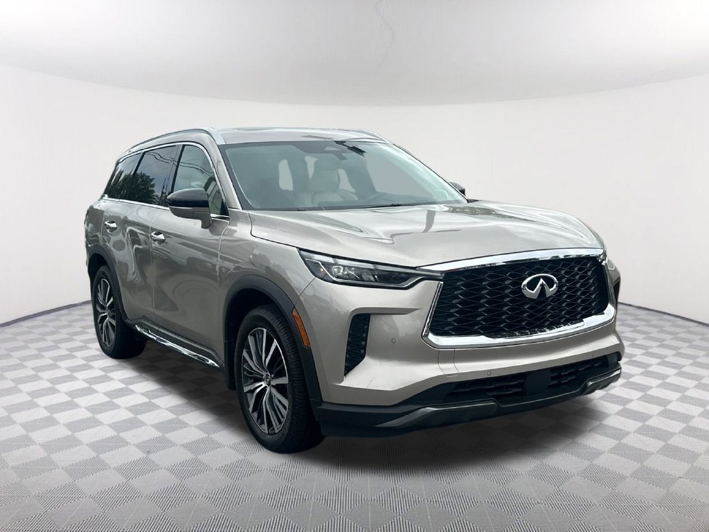 Used 2023 INFINITI QX60 Sensory w/ Vision Package AWD/4WD image 3