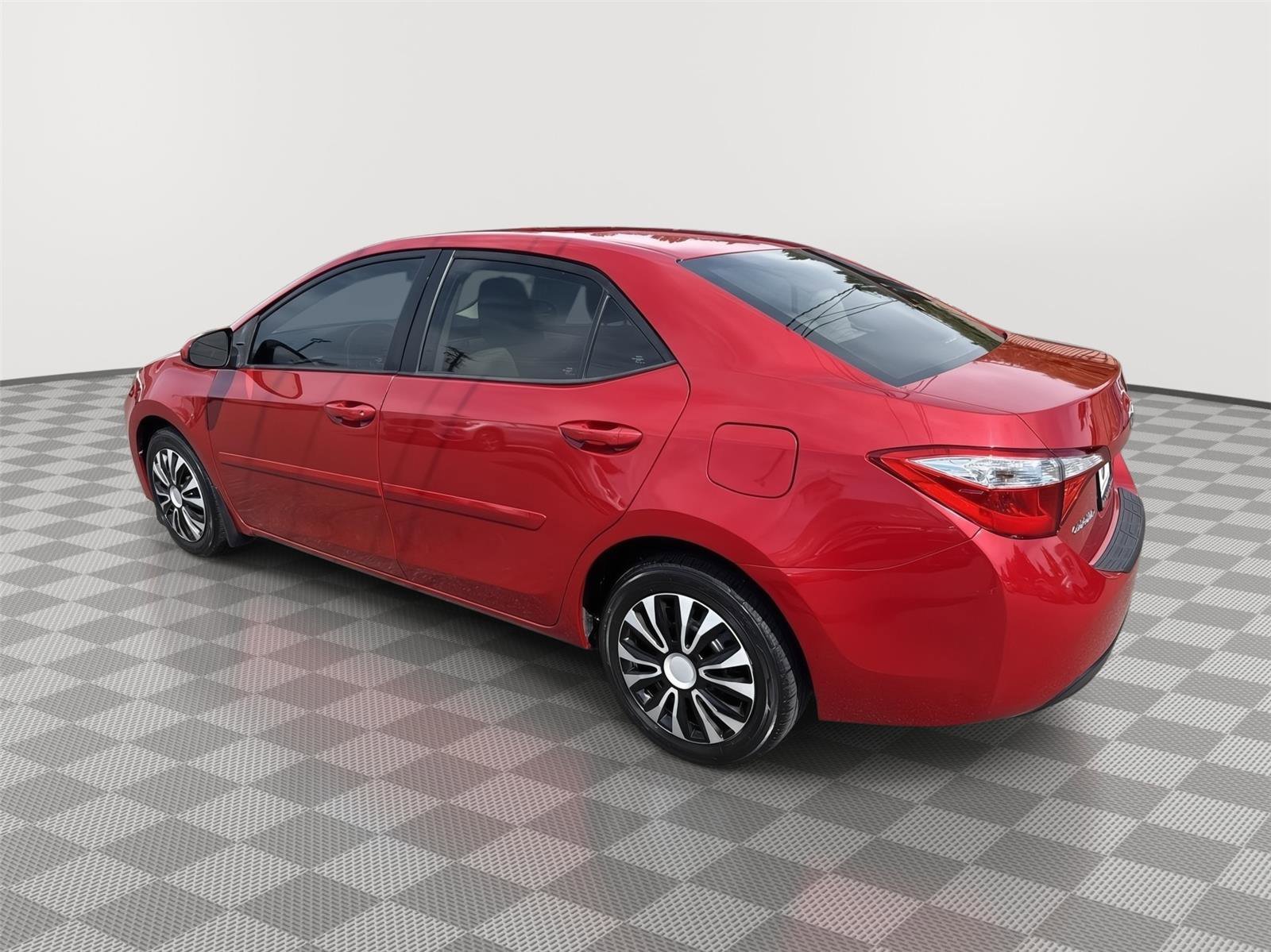 Used 2015 Toyota Corolla LE image 11