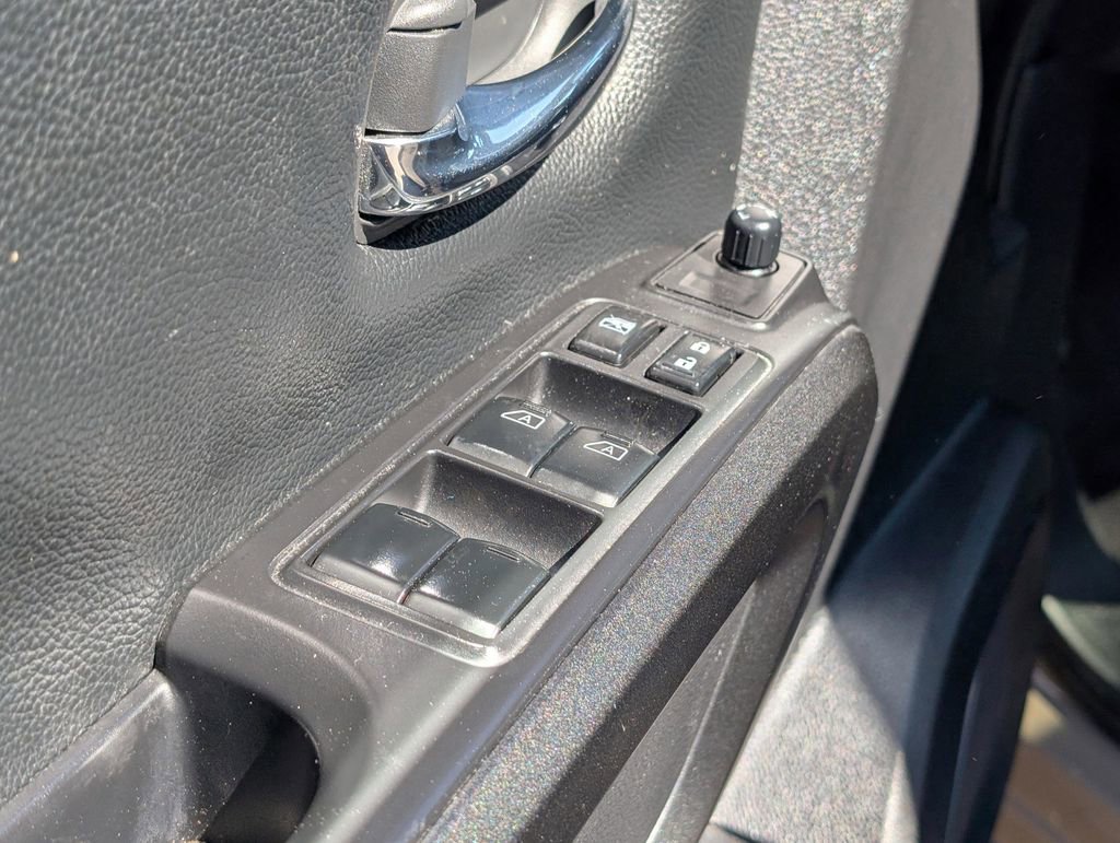 Used 2021 Nissan Titan PRO-4X w/ Pro-4x Convenience Package AWD/4WD image 16