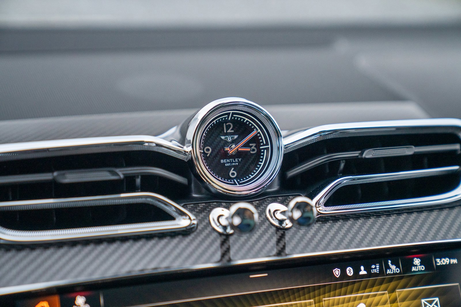 Used 2022 Bentley Bentayga image 17