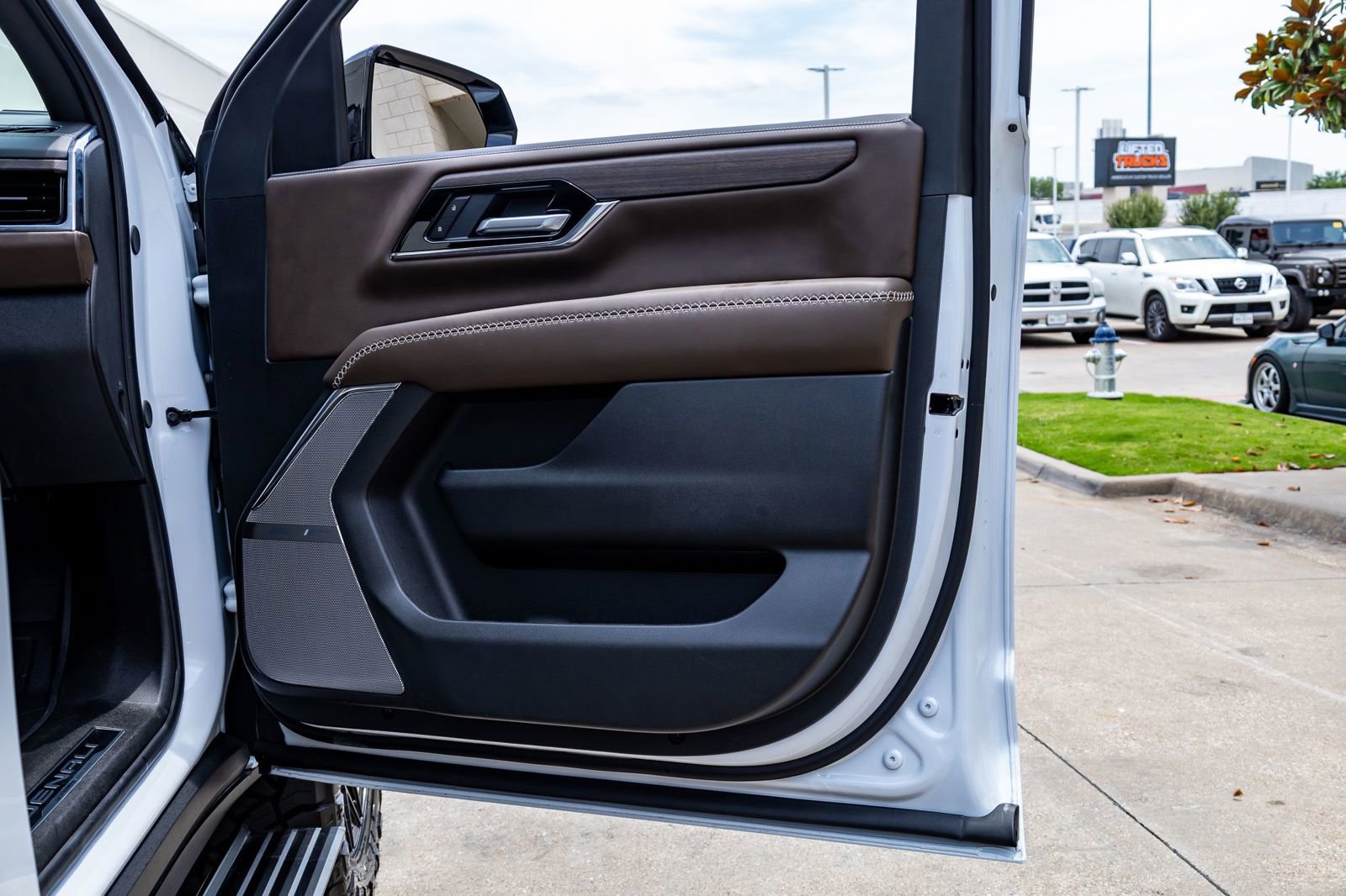Used 2026 GMC Yukon Denali Ultimate w/ LPO, Floor Liner Package AWD/4WD image 40