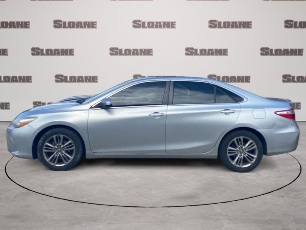 Used 2017 Toyota Camry SE image 2