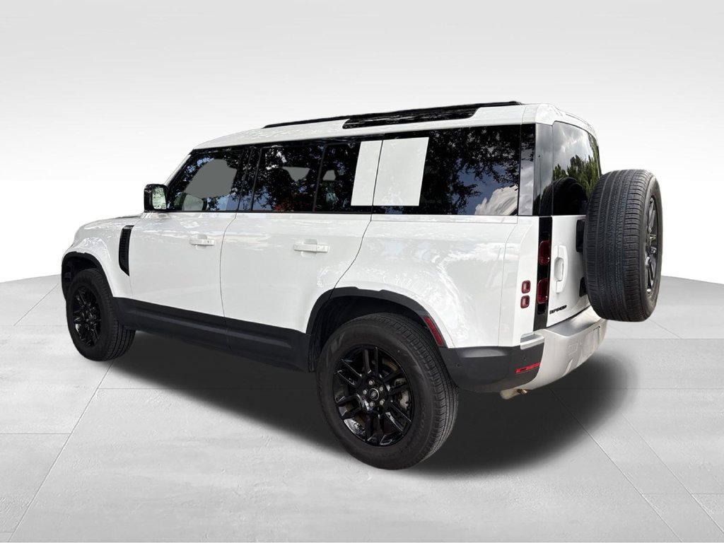 Used 2025 Land Rover Defender 110 S AWD/4WD image 3