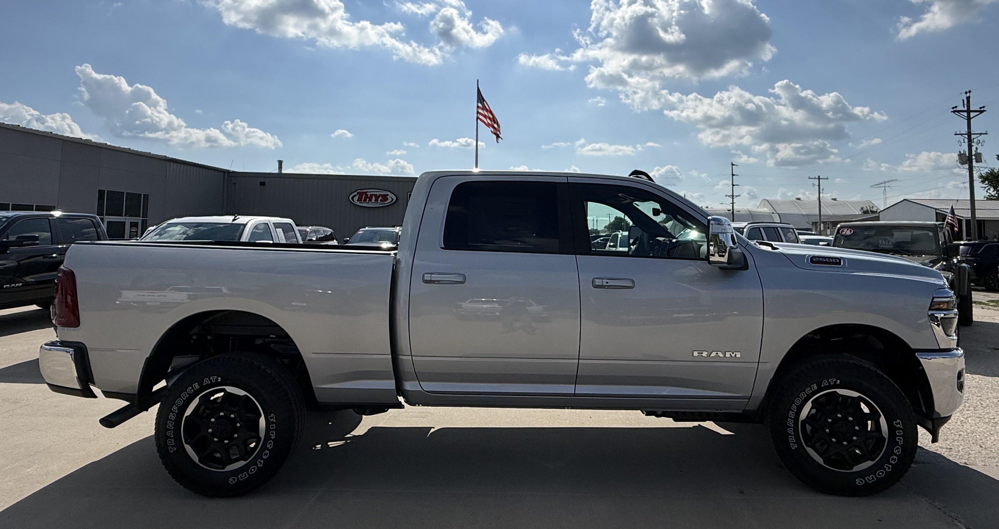New 2026 RAM 2500 Laramie AWD/4WD image 34