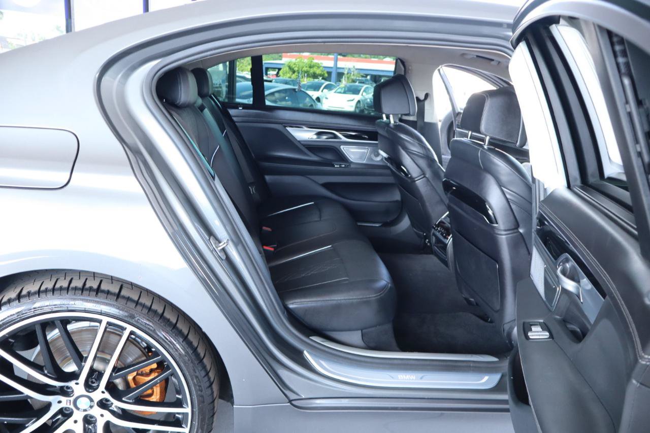 Used 2018 BMW 750i RWD image 34