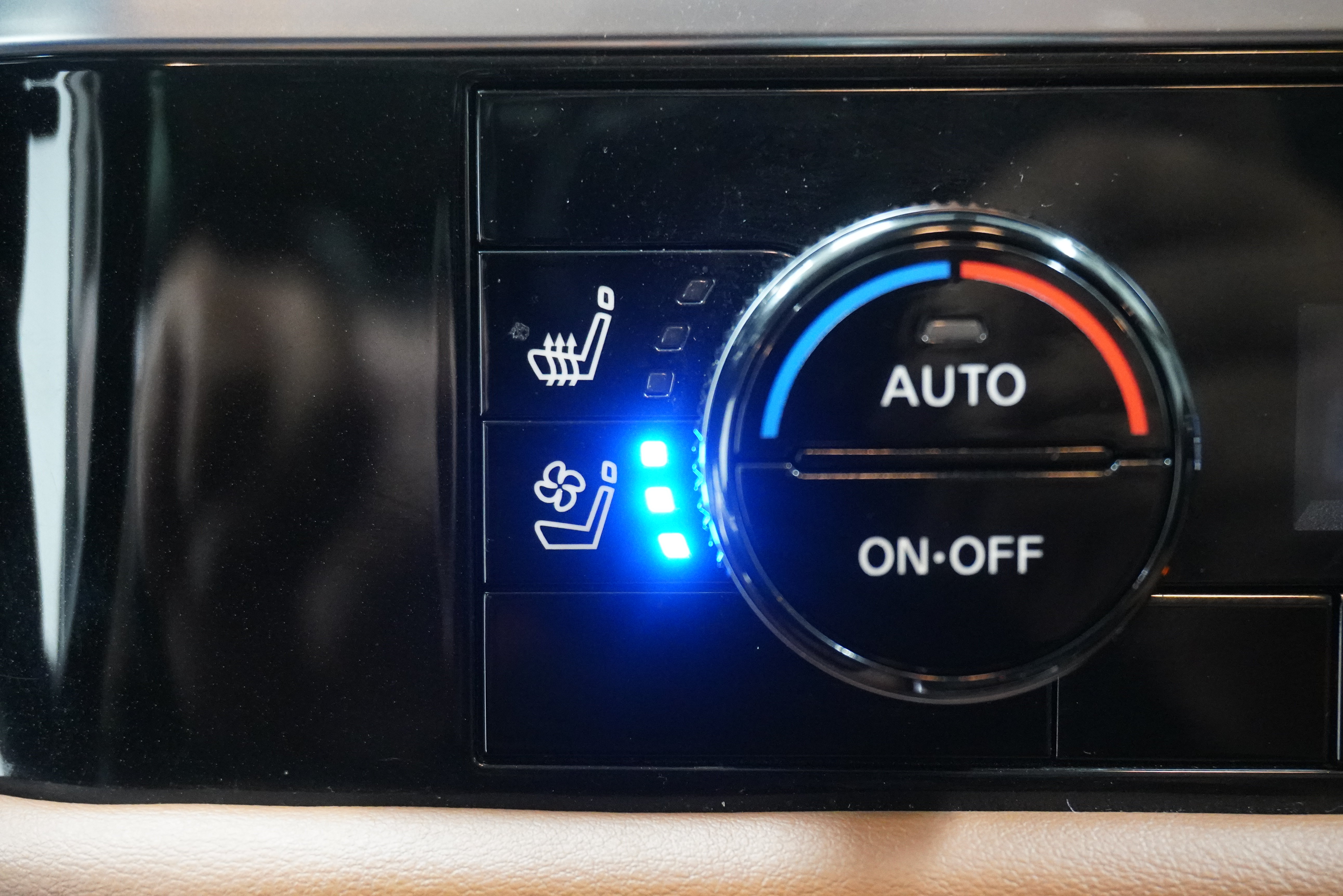Used 2023 Nissan Pathfinder Platinum w/ Lighting Package (N93) FWD image 27