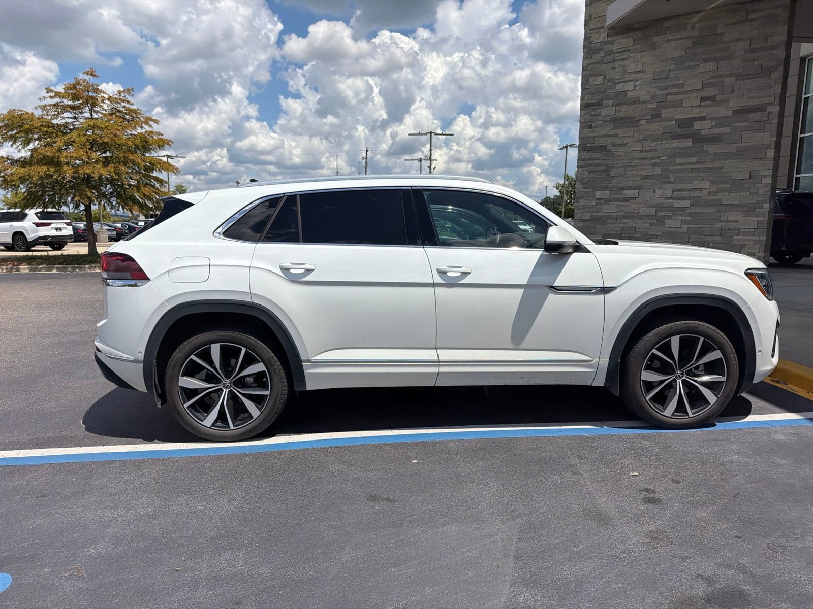 Used 2025 Volkswagen Atlas Cross Sport SEL Premium R-Line AWD/4WD image 10